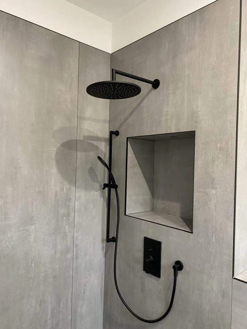 Walk-in-Dusche in Betonoptik