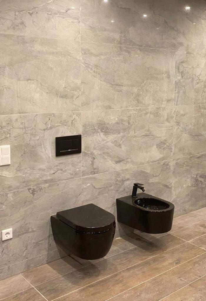 WC und Bidet in Schwarz
