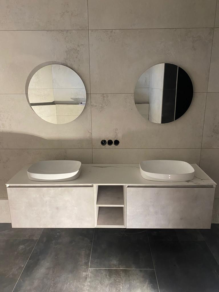 Doppelwaschtisch mit Spiegelschrank