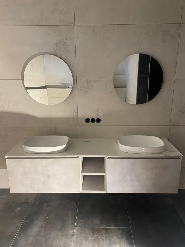 Doppelwaschtisch mit Spiegelschrank